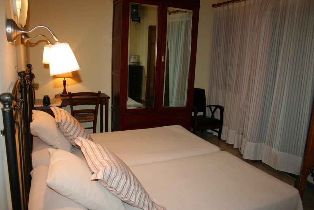 Hotel Casa Peix Serraduy Стая снимка